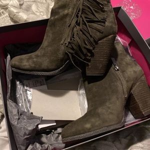 Vince camuto olive fringe booties worn once s (8)